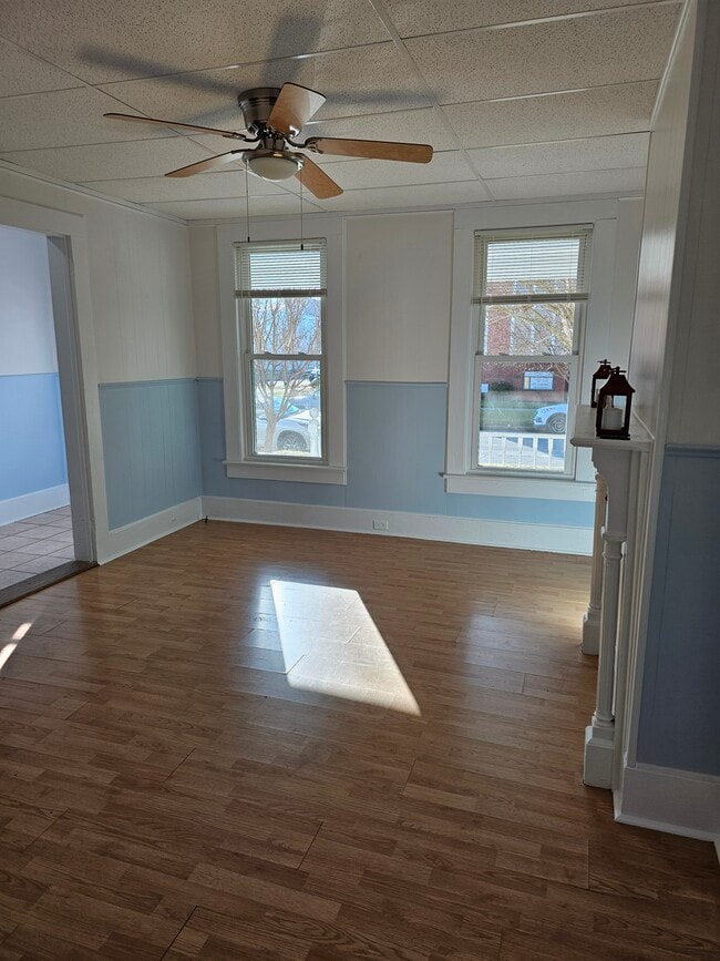 Vista lateral de la sala de estar - 421 Tazewell Ave Unidad 421 Cape Charles