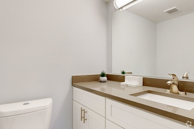 2BR, 1.5BA - 890SF - Primary Bath