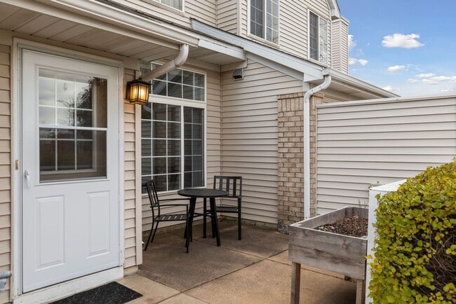 Photo - Great 2 bedroom, 1.5 bathroom Townhome in ...