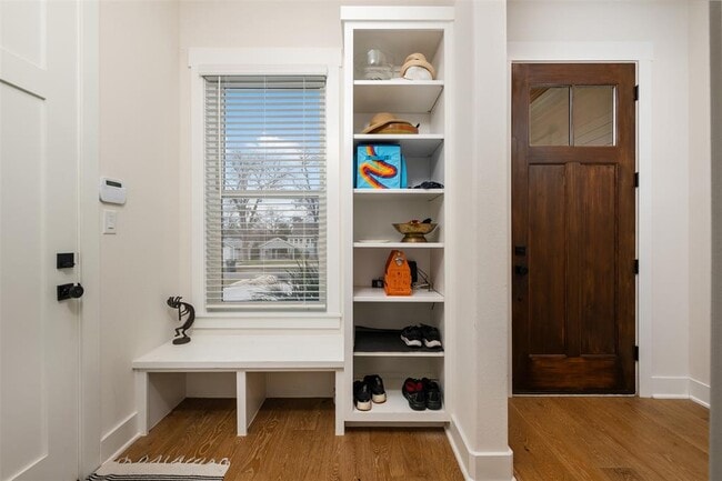 Photo - 510 E 7th St