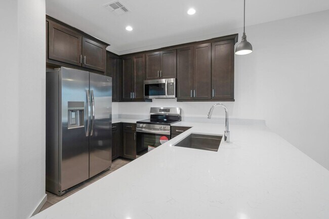 Photo - Like New Luxurious Modern 3 Bedroom 2 Bath...