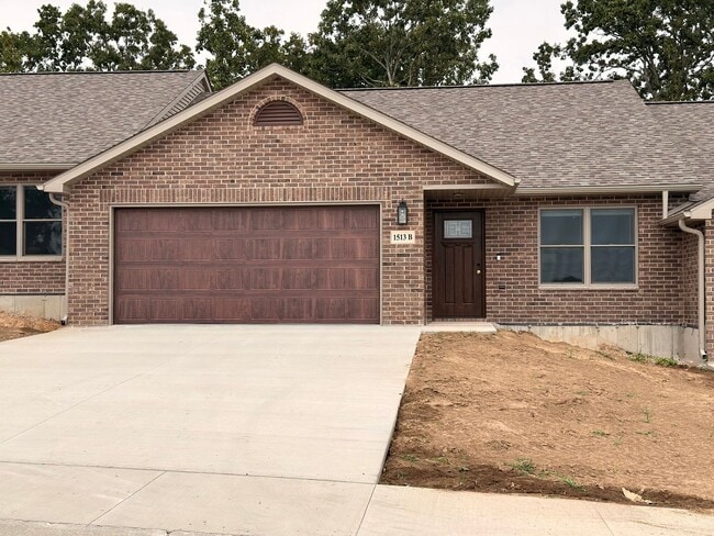 Building Photo - 3032-MF3-E4 Unit B Rental