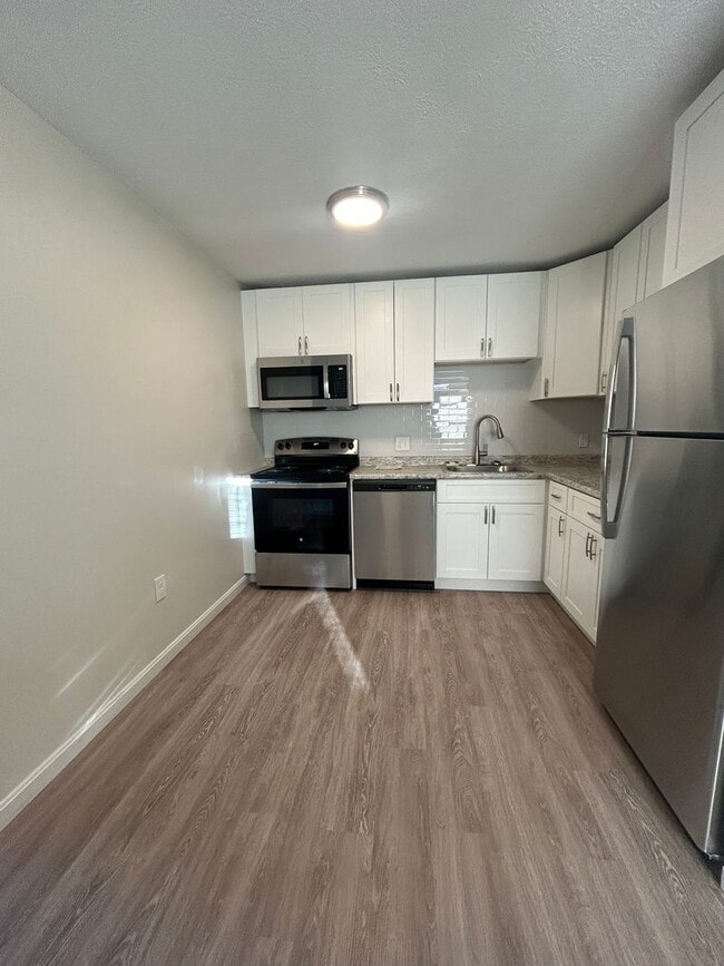 Photo - 2 Bedroom Renovated Apartment for Rent!