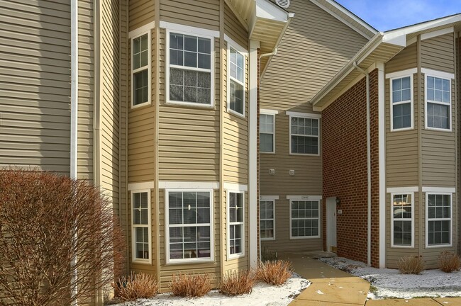 Completely Updated FIRST FLOOR Condo For L... - Completely Updated FIRST FLOOR Condo For L...