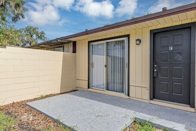 Photo - Charming 2-Bedroom Apartment for Rent – Great Location in Ocala! Deposit-Free Move-In Available t...
