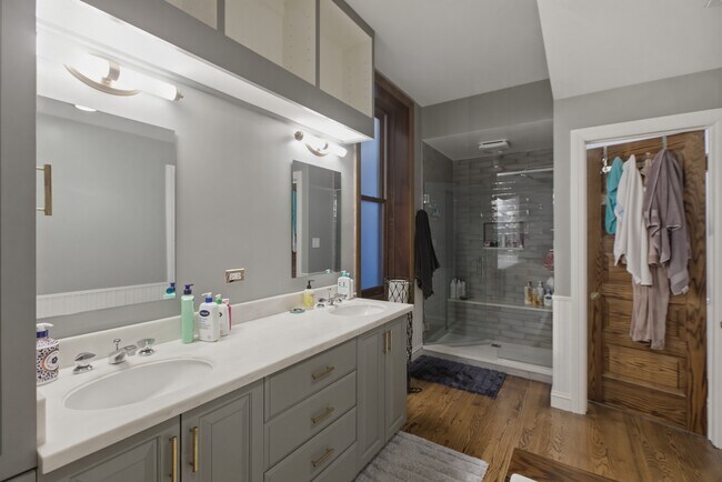 Photo - 850 W Oakdale Ave Unit #  03