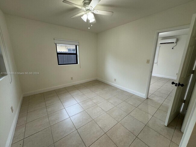 Photo - 2959 NW 56th St Unidad Rear