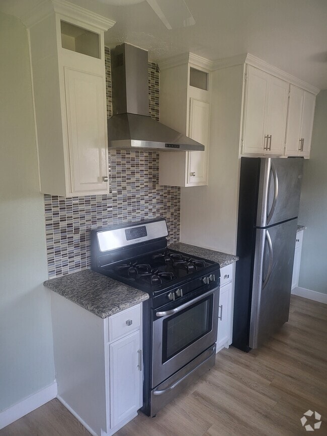 Building Photo - 3606 W 105th St Rental