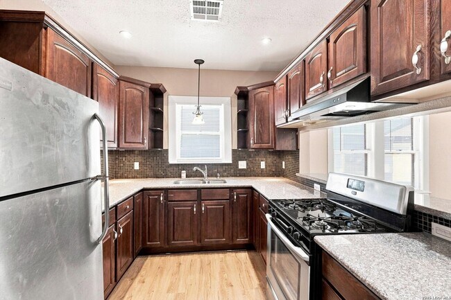 Photo - 506 E Whittier St
