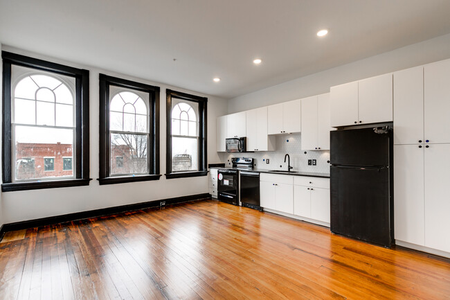 Photo - 211 E Broad St Apartments