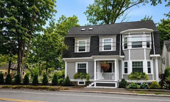 Building Photo - 247 Hale St