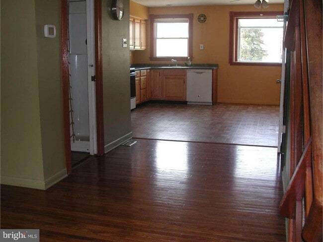 Building Photo - 358 Krams Ave