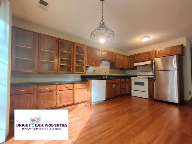 Photo - 380 Gironde Ct