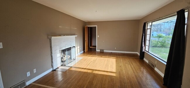 Photo - 814 S Eastside Dr