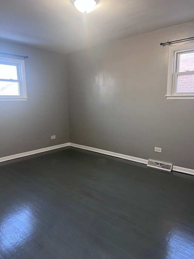 Photo - 664 Sibley Blvd