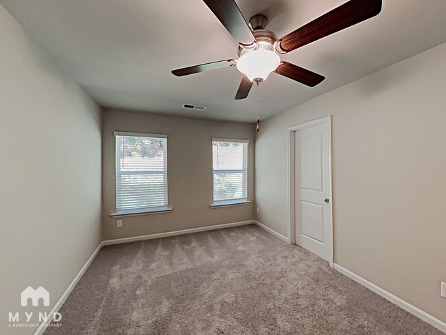 Photo - 4940 Lower Elm St