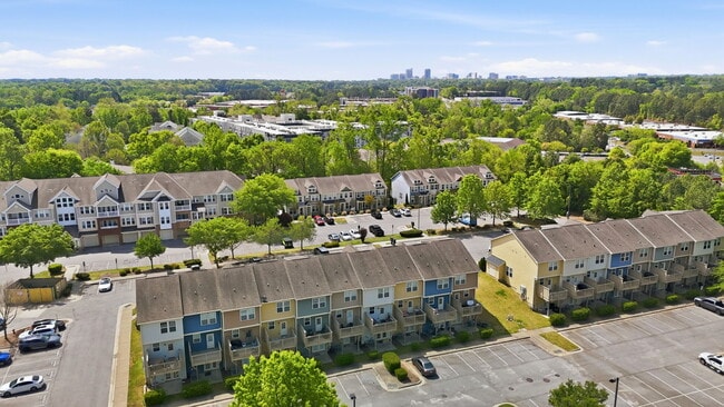 ¡Ubicación céntrica entre North Hills y el centro de la ciudad! - 2800 Bedford Green Dr