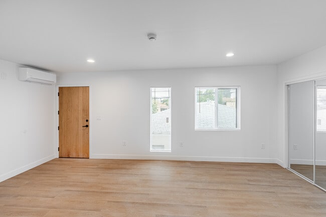 2236 S Burnside Ave Unit 2236.5