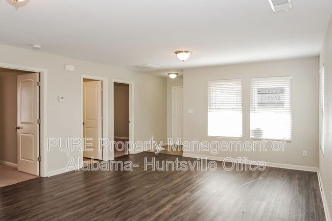 Photo - 135 Wethersfield Dr