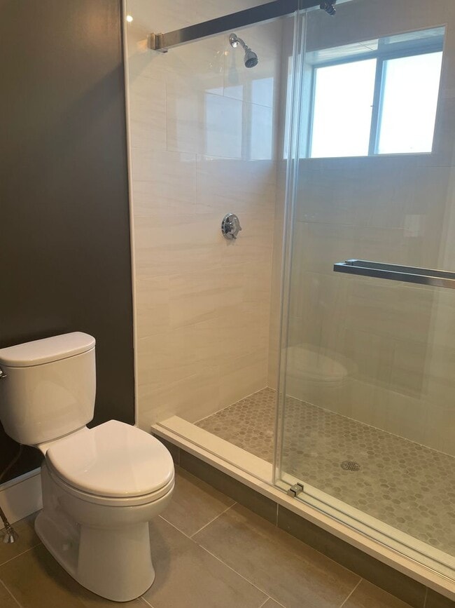 Photo - Amazing new four bed, two bath, in unit laundry, central air Unidad 2