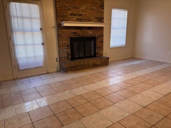 Photo - 1456 Glouchester Dr