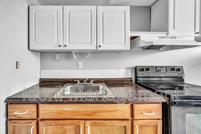 Photo - 990-998 Pembroke st 1st fl far left