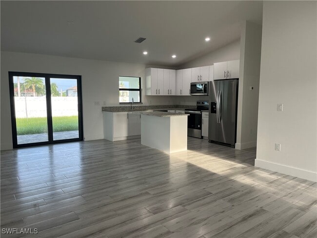 Building Photo - 609 NW 37th Ave Rental