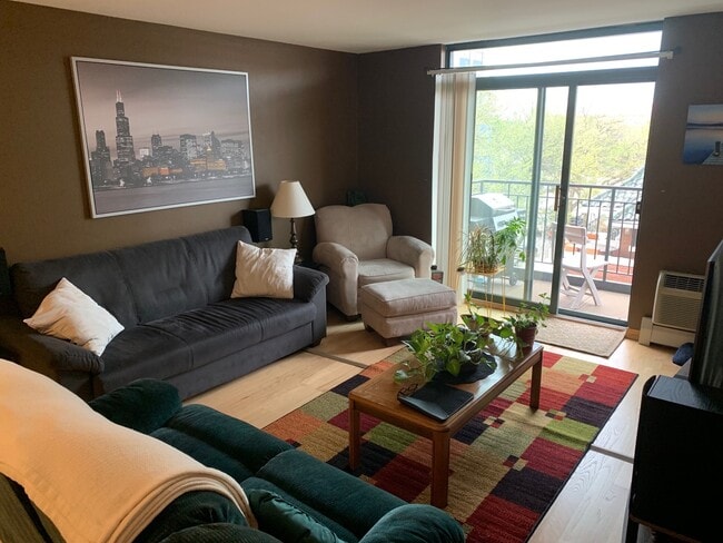 Photo - 3900 N Pine Grove Ave Condo Unit 502