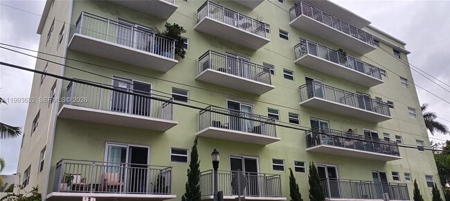 Building Photo - 363 Washington Ave Unit 31