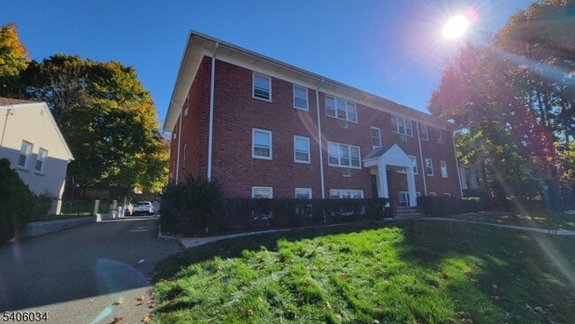 Building Photo - 138 Roseland Ave Unit 4