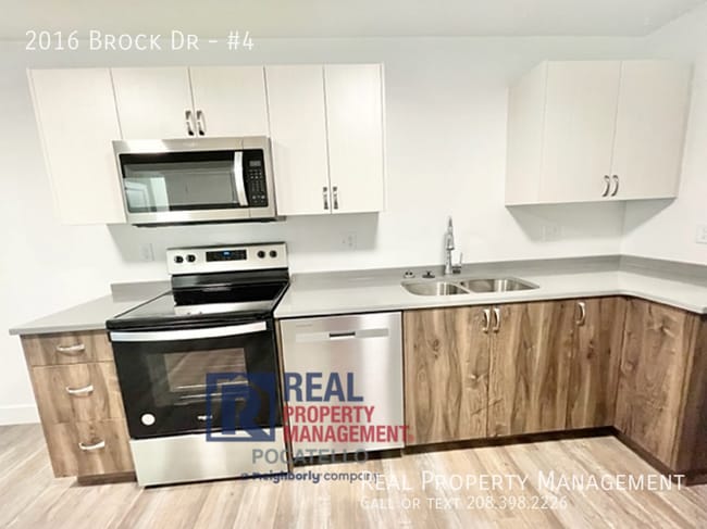 Photo - 3 Bedroom 1 Bath Apartment - PET'S ALLOWED Unit #4