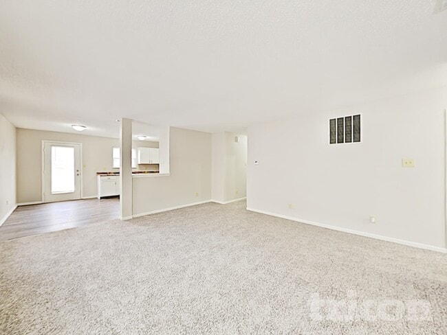 Photo - 1909 Blue Pine Ln