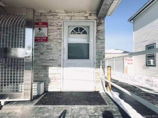 Building Photo - 16 E John St Unit 2