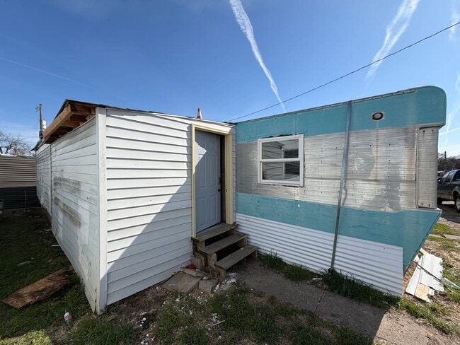 Building Photo - 2825 SE 14th St