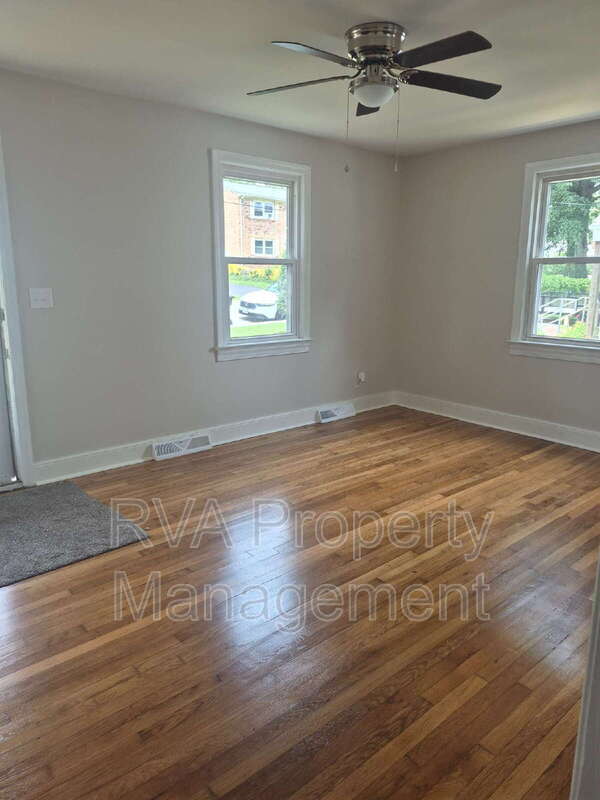 Photo - 2906 Maple St