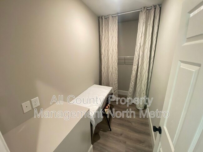 Photo - 5390 Valley Dr