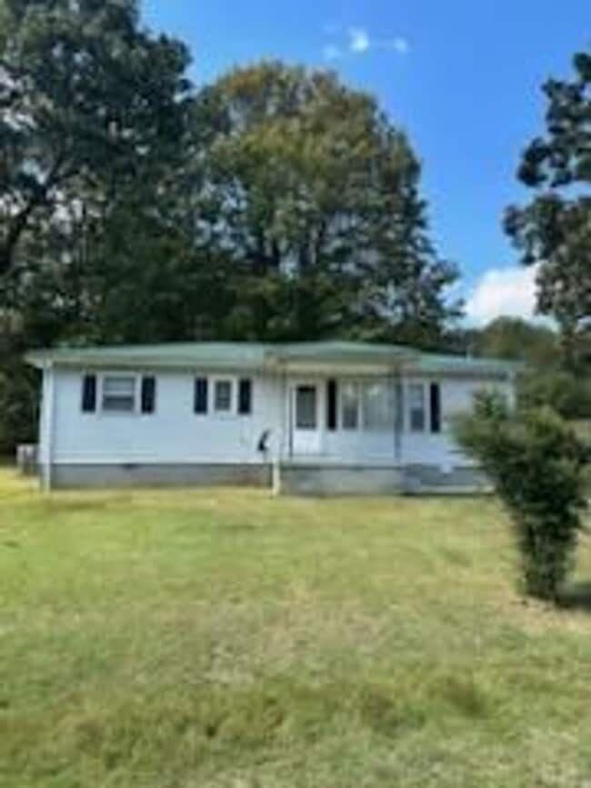 Photo - 3 bdr 1 bath Country living. Near I40. Sits on 1 acre.