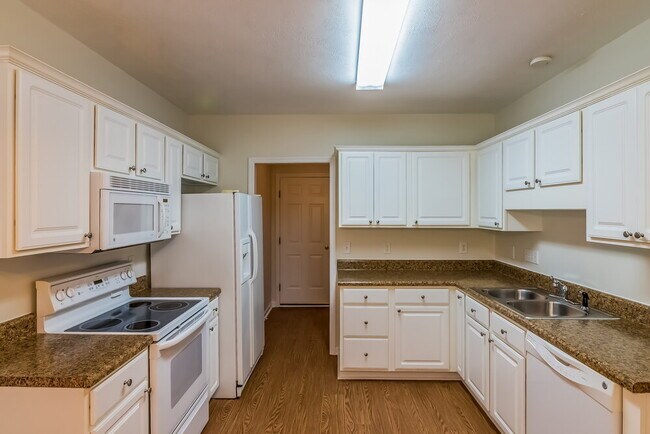 Photo - 816 Thomas Bay Ct