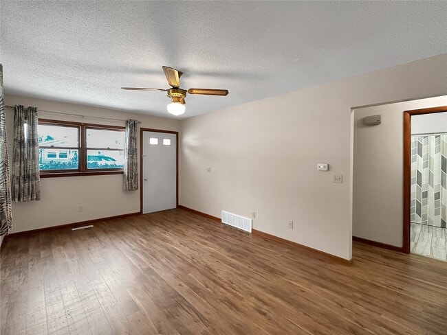 Photo - 211 Walnut St