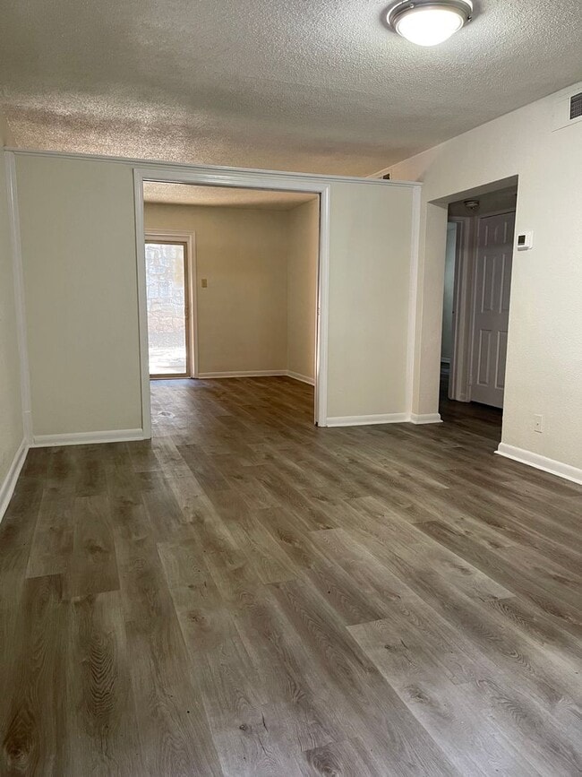 Photo - 250 Little St