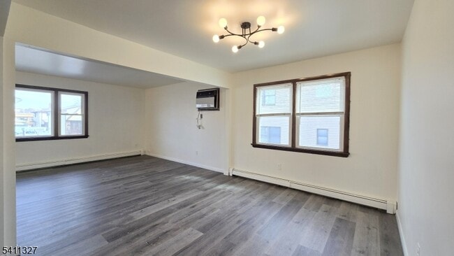 Photo - 388 Garibaldi Ave