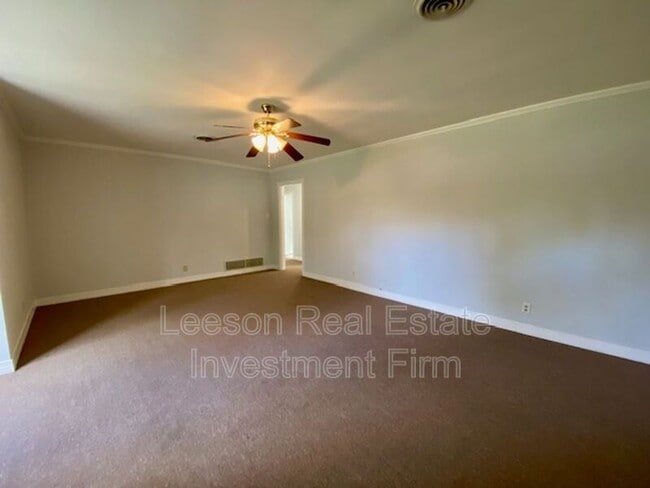 Photo - 1819 Shady Ln