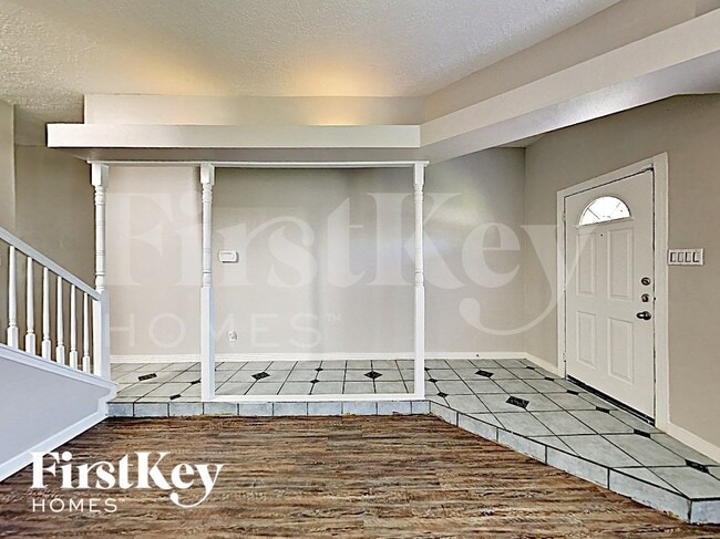 Photo - 2106 Hazyknoll Ln