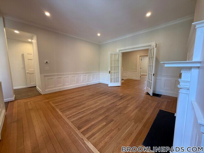 Photo - 1726 Beacon St