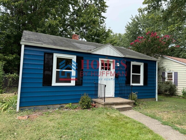 2 Bedroom House | Fenced Back Yard | - 2 Bedroom House | Fenced Back Yard |