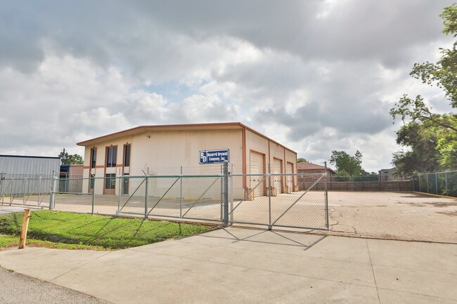 Building Photo - 7302 Domino Ln Rental
