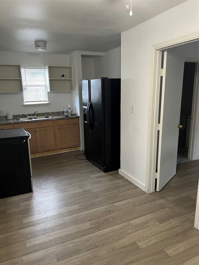 Building Photo - 7909 Brutus St Unit 2