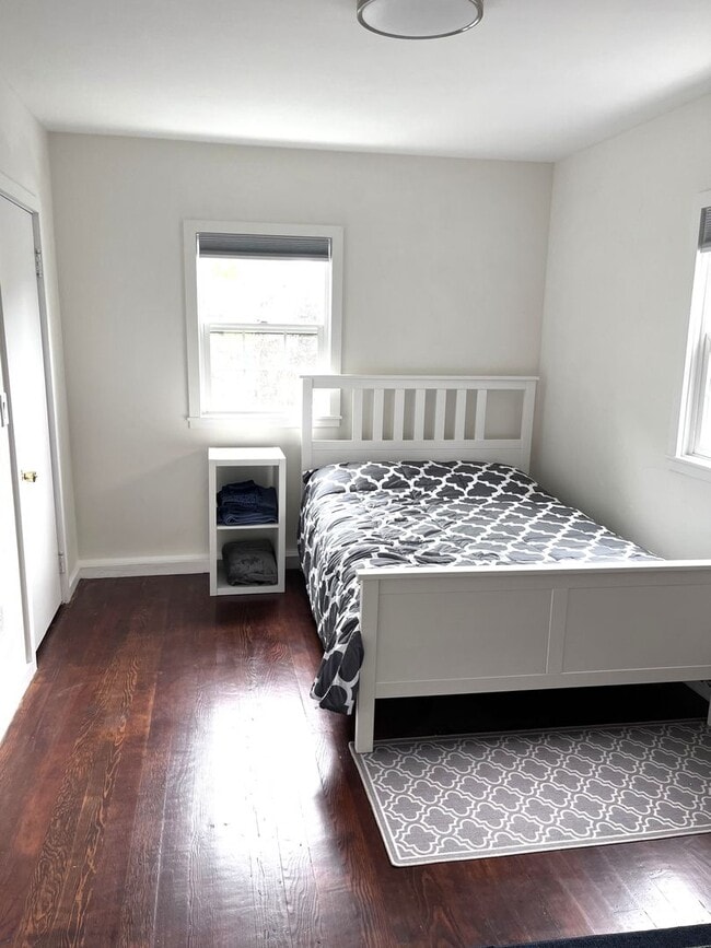 Photo - Fully Furnished- 2 bedroom/ 2 bathroom in ...