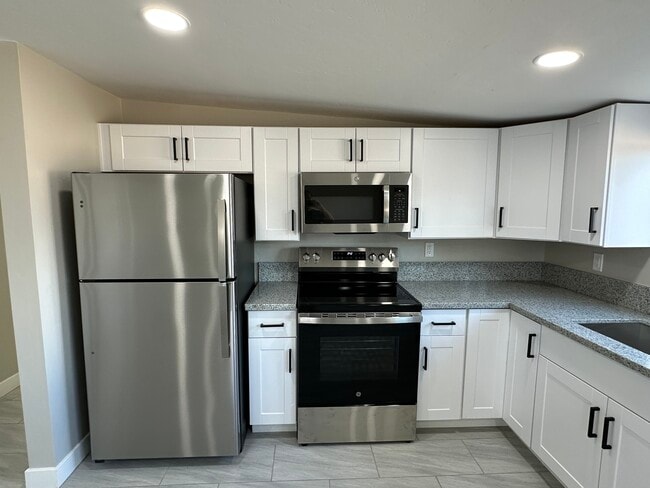 Building Photo - 1331 W Speedway Blvd Rental