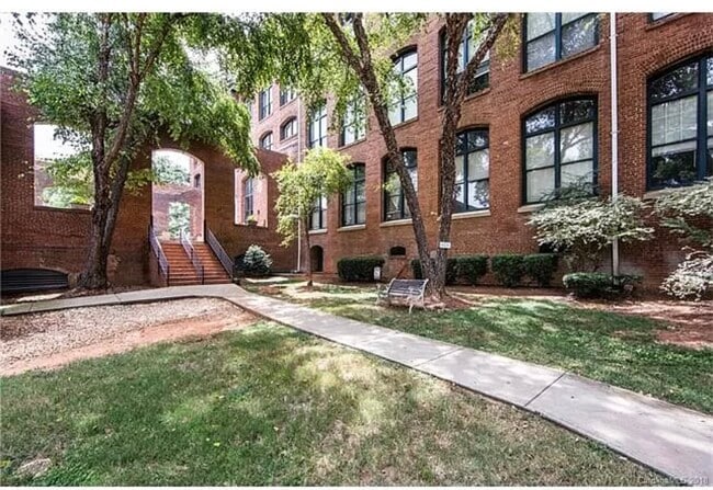 Front of building - 201 S Hoskins Rd Unit 217